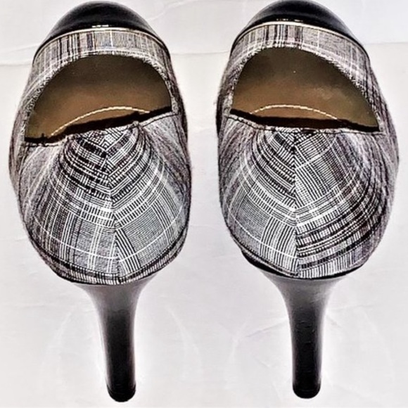 Tahari Black and white plaid stiletto almond toe high heels with gold accent. - Picture 2 of 9
